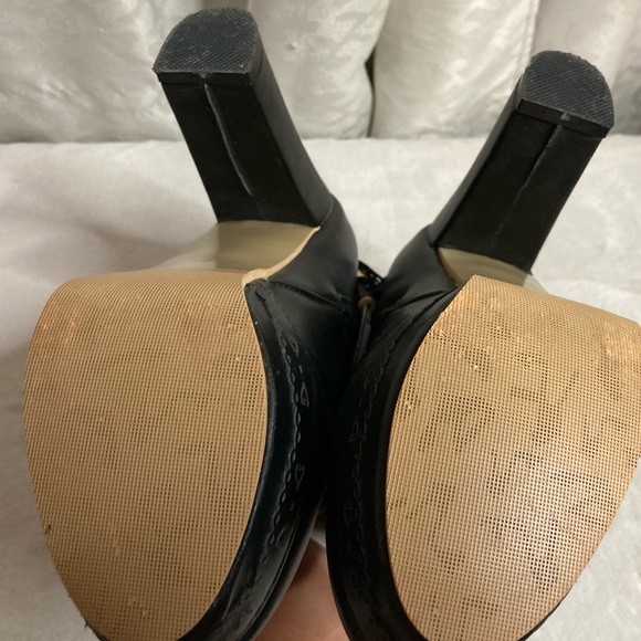 Black Booties w heart detail - Picture 9 of 9